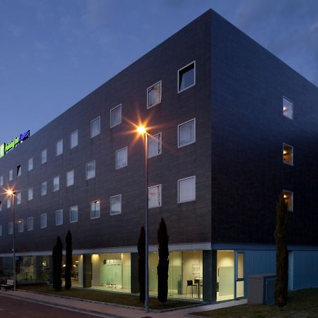 Holiday Inn Express Pamplona By Ihg Mutilva Baja Zewnętrze zdjęcie