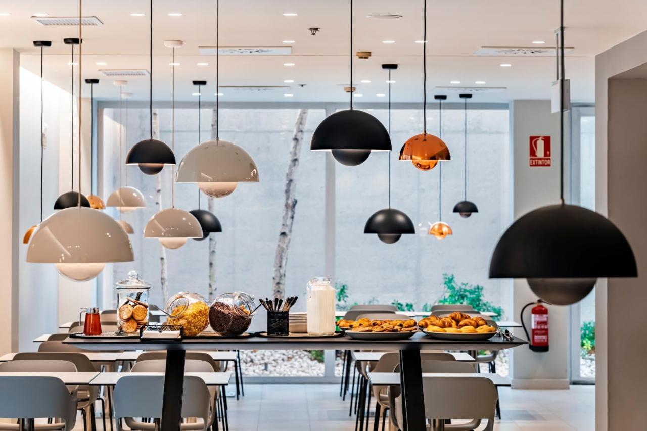 Holiday Inn Express Pamplona By Ihg Mutilva Baja Zewnętrze zdjęcie