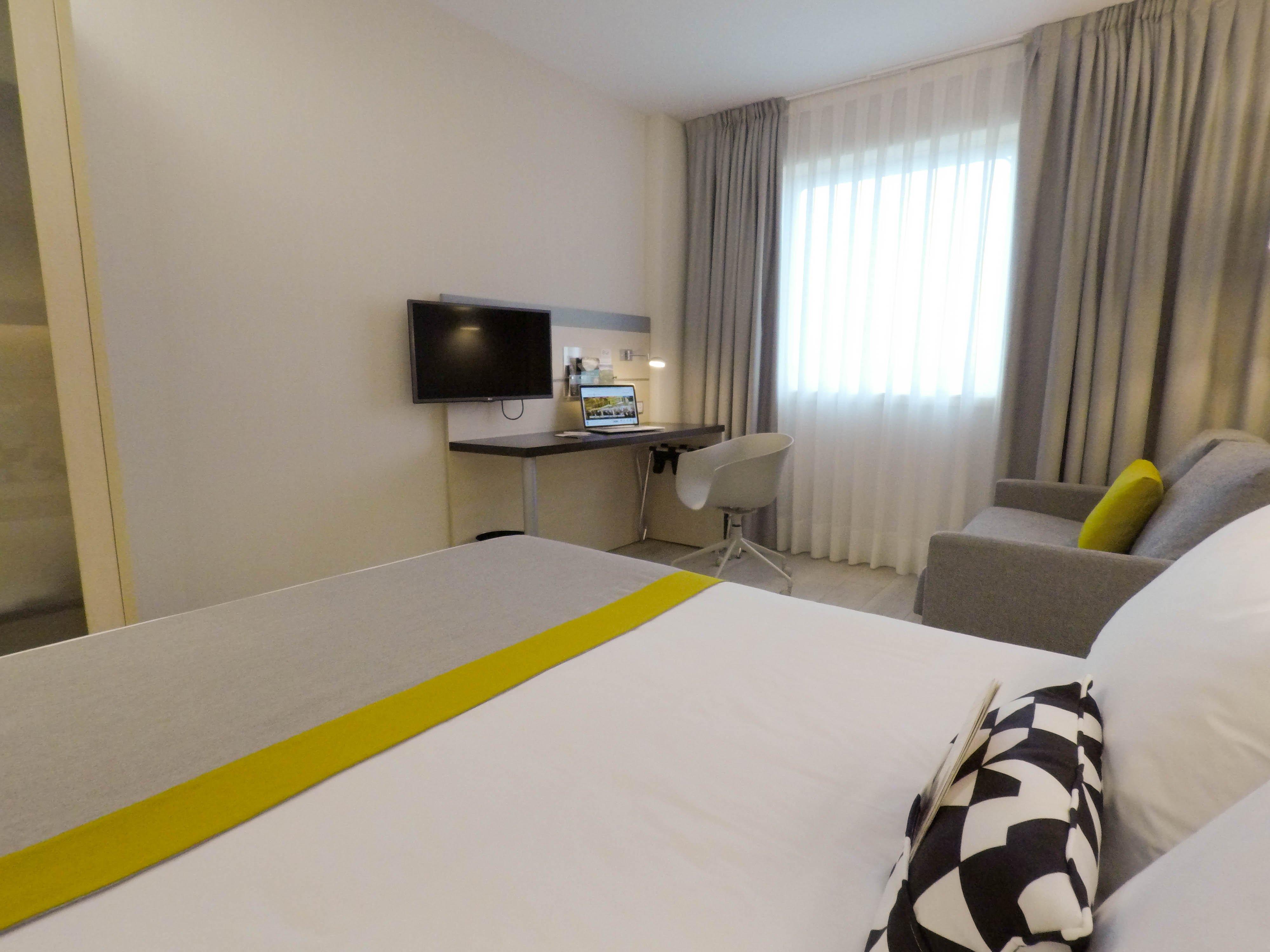 Holiday Inn Express Pamplona By Ihg Mutilva Baja Zewnętrze zdjęcie