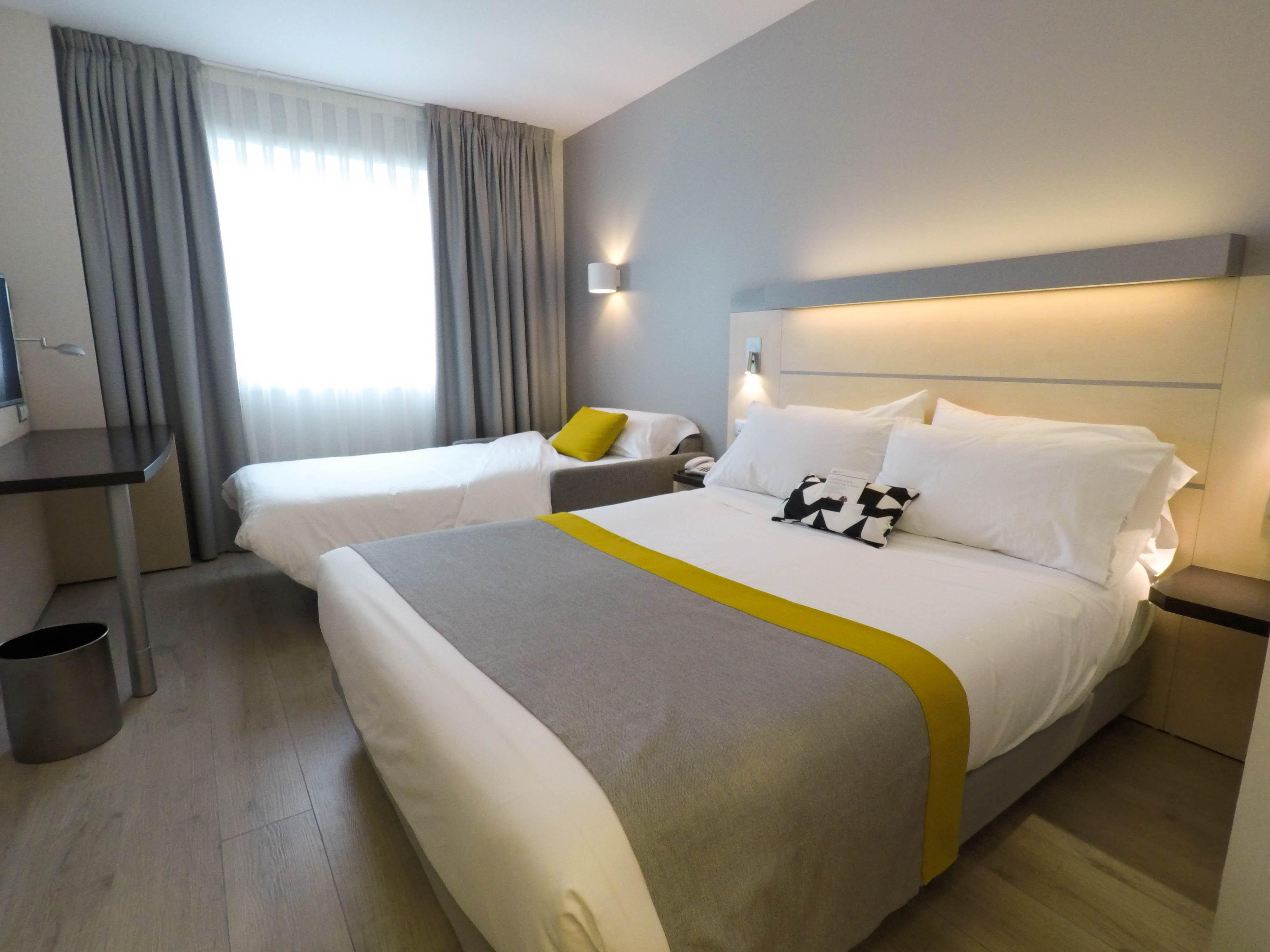 Holiday Inn Express Pamplona By Ihg Mutilva Baja Zewnętrze zdjęcie