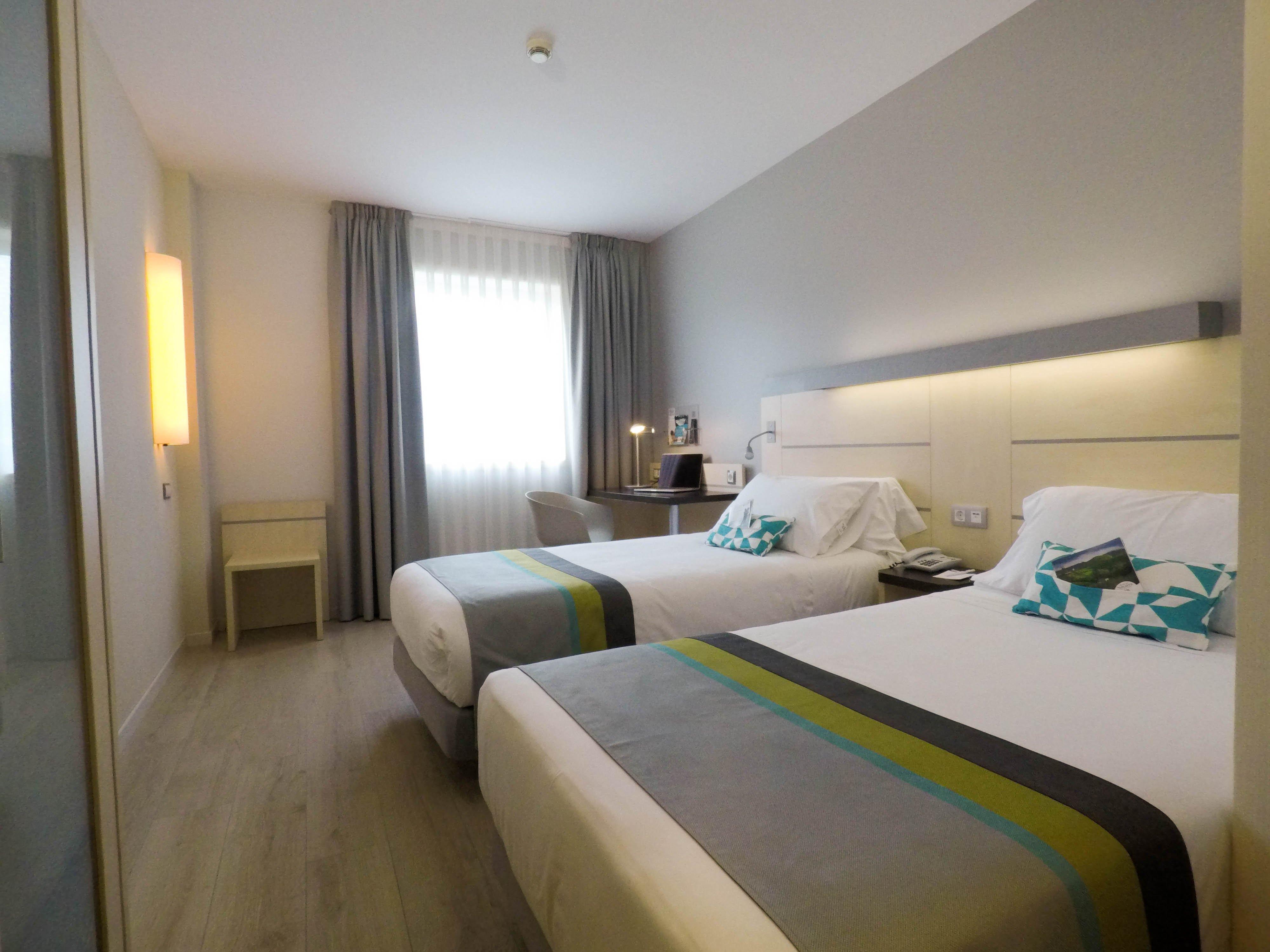 Holiday Inn Express Pamplona By Ihg Mutilva Baja Zewnętrze zdjęcie