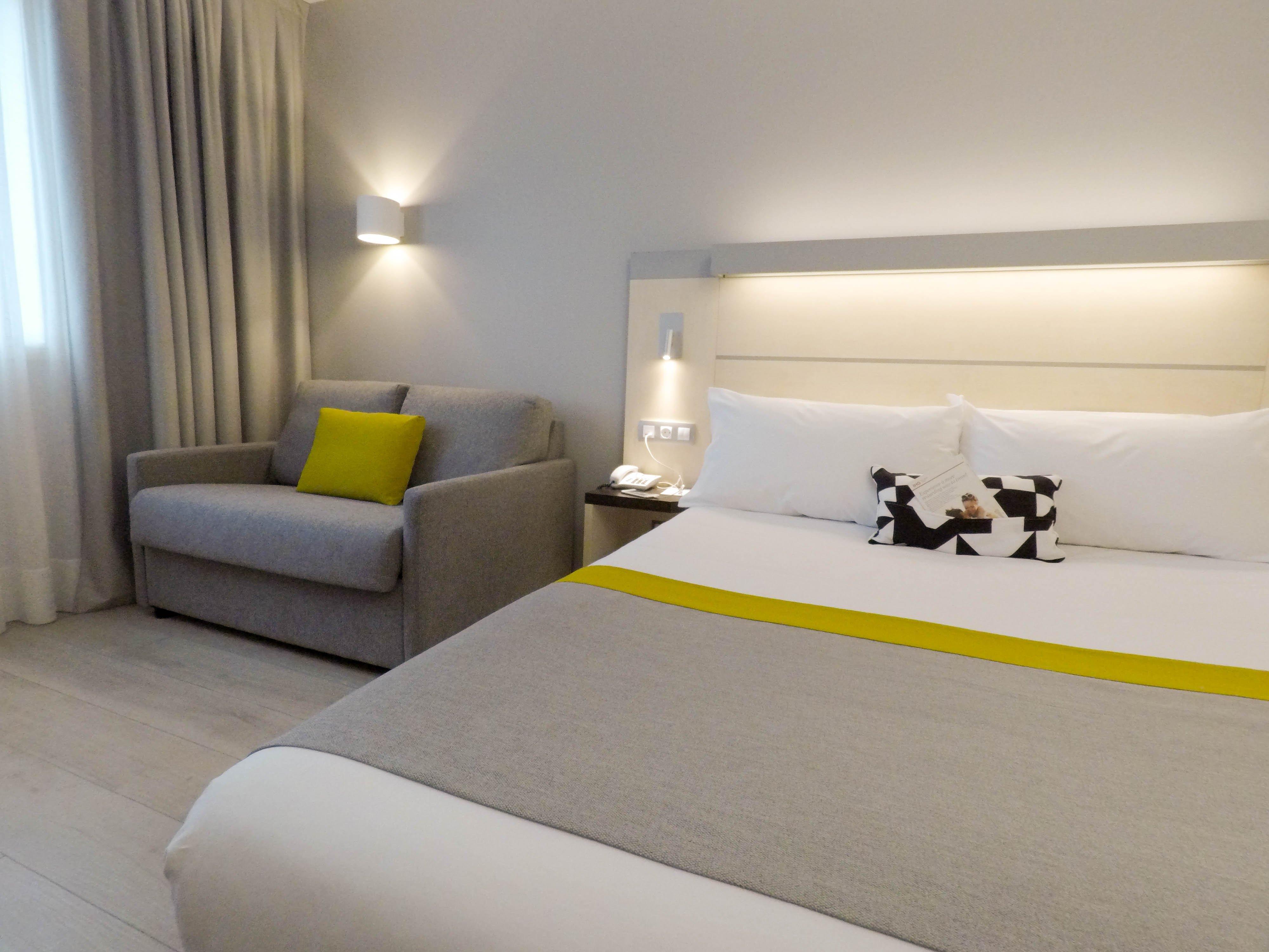 Holiday Inn Express Pamplona By Ihg Mutilva Baja Zewnętrze zdjęcie