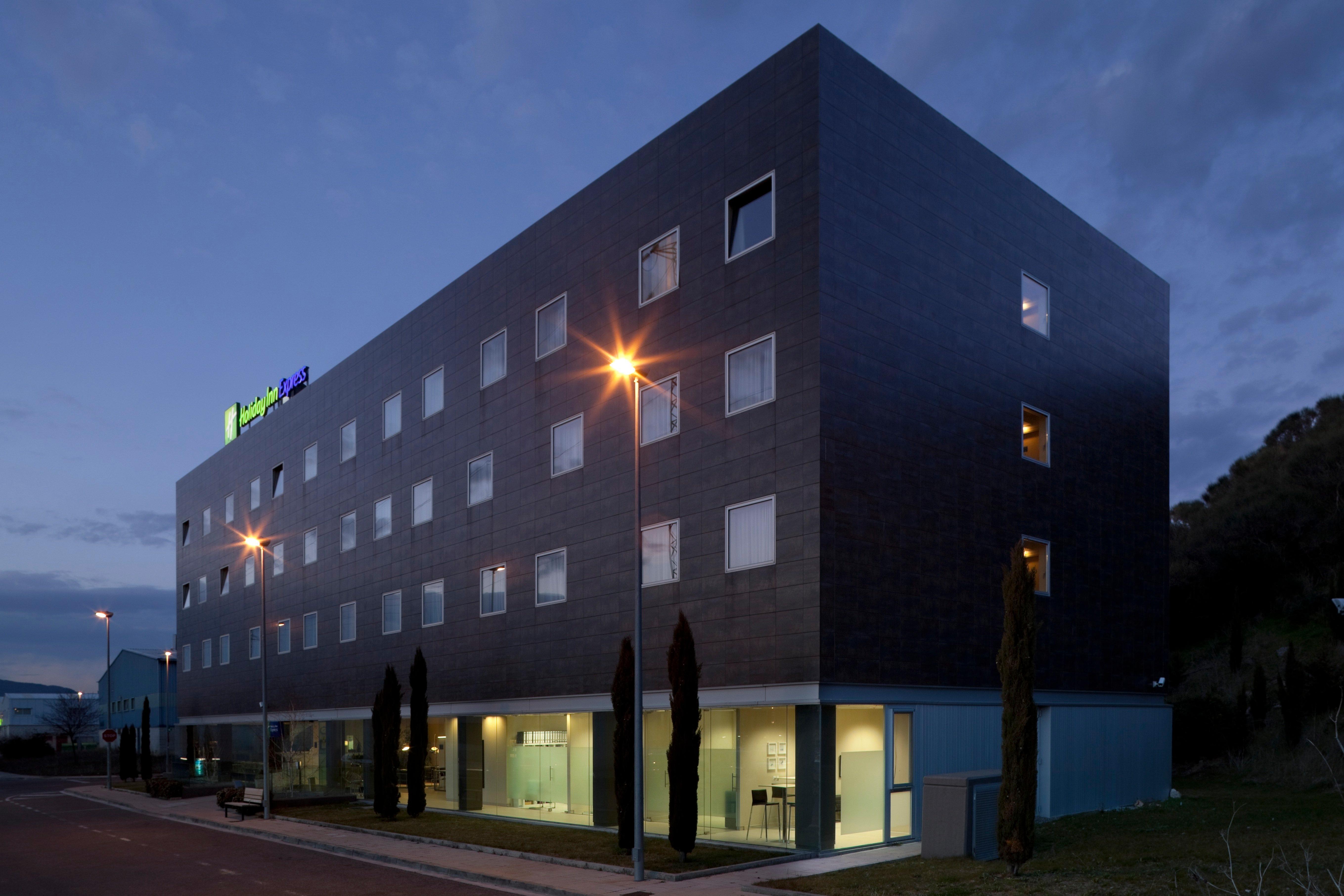 Holiday Inn Express Pamplona By Ihg Mutilva Baja Zewnętrze zdjęcie
