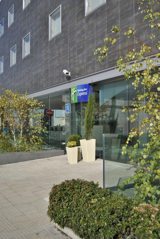 Holiday Inn Express Pamplona By Ihg Mutilva Baja Zewnętrze zdjęcie