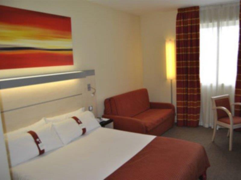 Holiday Inn Express Pamplona By Ihg Mutilva Baja Zewnętrze zdjęcie