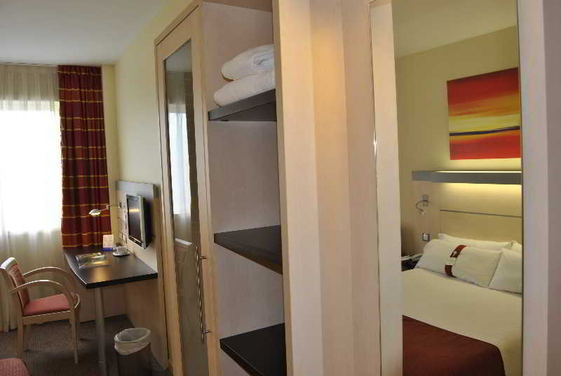 Holiday Inn Express Pamplona By Ihg Mutilva Baja Zewnętrze zdjęcie